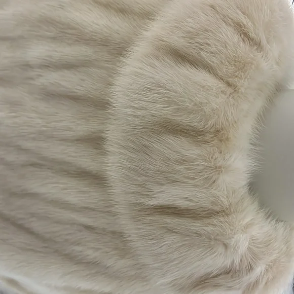Samuel Spritser Furs Elegant Cream Fur Coat Size M/L - Picture 15 of 16